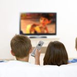 تفریح کودکان - دیدن انیمیشن و تلویزیون